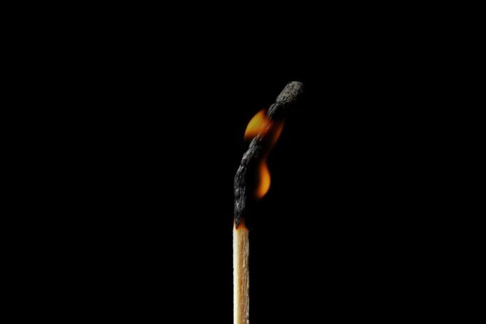 Tra dolore altrui e silenzi pesanti: come i lavoratori del settore funebre possono sfuggire al burnout