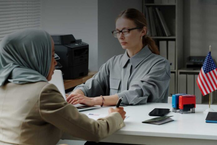 Tra visti, segreti e diplomazia: il lato nascosto del lavoro in ambasciate e consolati