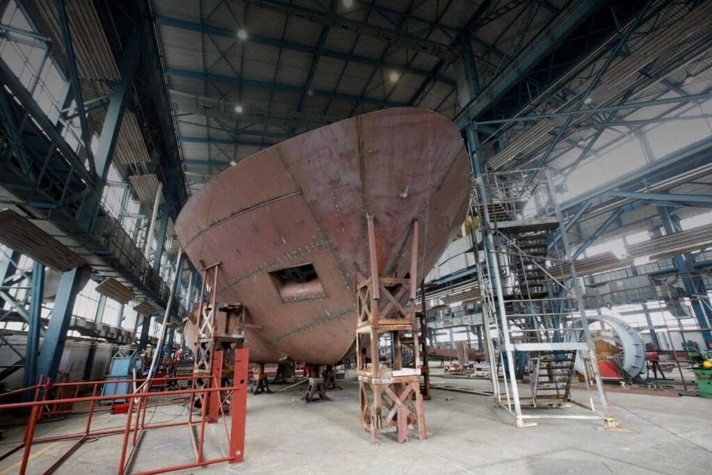 Tutela dei lavoratori nei cantieri navali e portuali: norme, obblighi e sicurezza