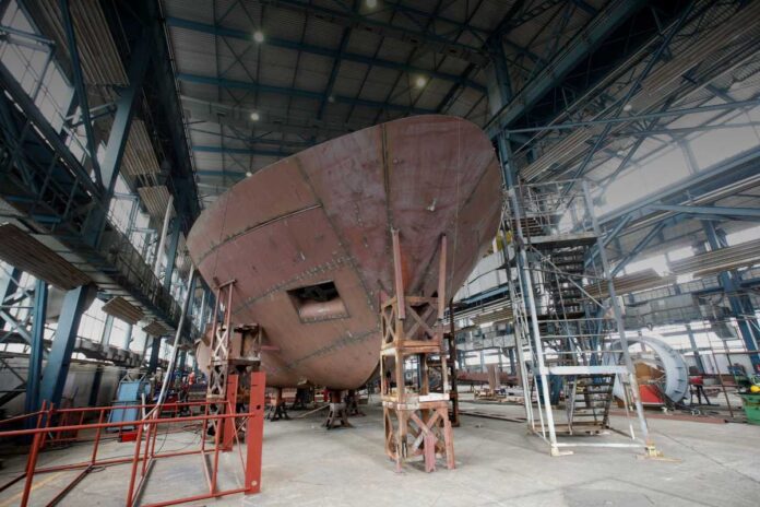 Tutela dei lavoratori nei cantieri navali e portuali: norme, obblighi e sicurezza