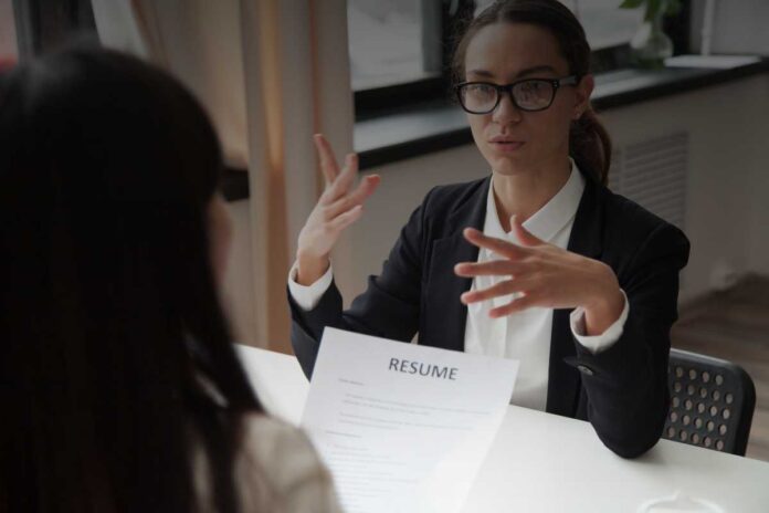 Assunzioni e intelligenza emotiva: può la legge regolamentare la selezione “umanizzata”?