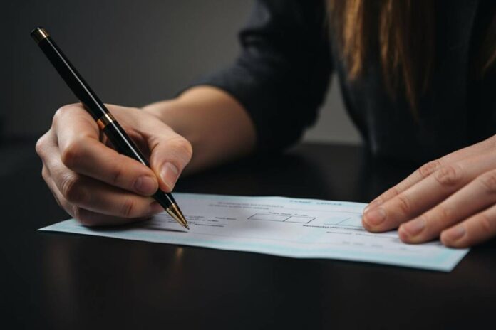 Contratto di lavoro: elementi indispensabili e variabili