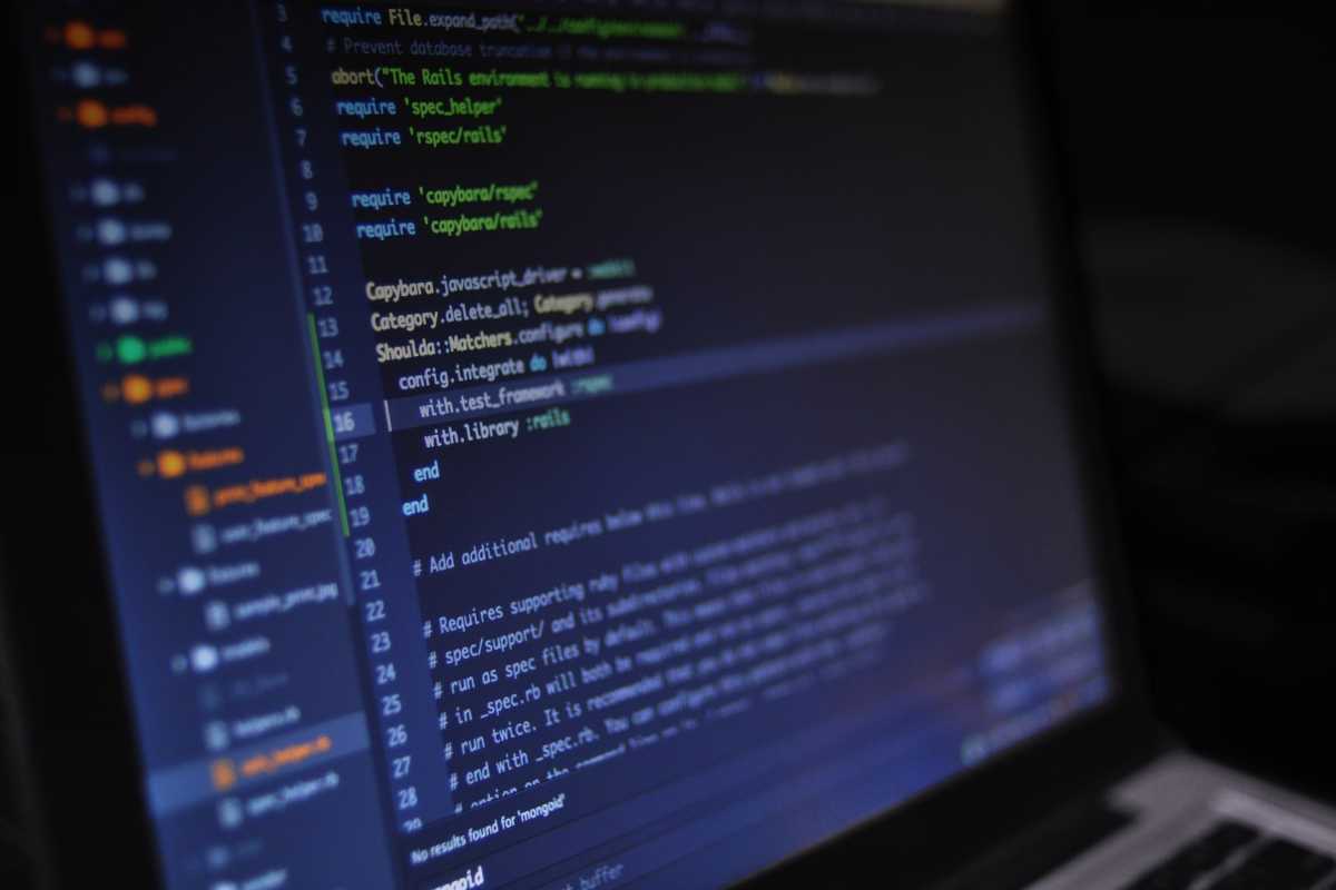 Algoritmi decisionali Lavoro e algoritmi decisionali: chi controlla davvero le scelte automatizzate delle aziende?