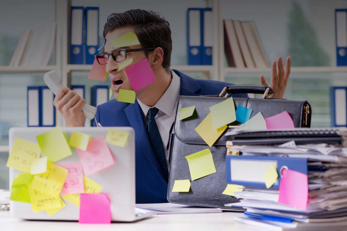 sovraccarico lavorativo Multitasking sul lavoro: mito o necessità per la produttività?