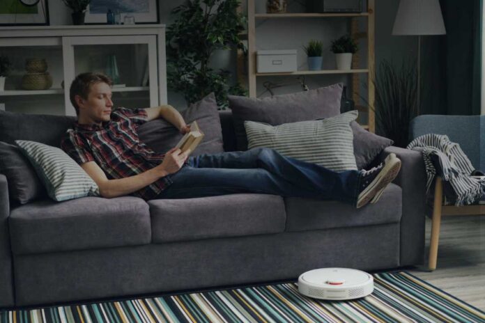 Lavoro domestico Il futuro del lavoro di cura: tra innovazione, dignità e nuove prospettive sociali