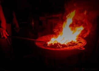 Efesto: mito e simbolismo del dio fabbro Efesto: mito e simbolismo del dio fabbro