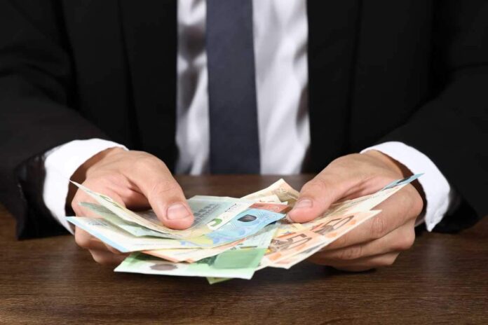 Euro stipendi aumenti italia