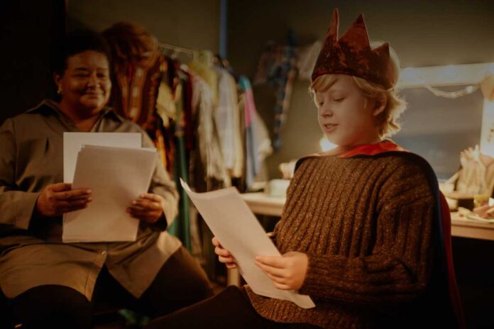 Il lavoro dei bambini artisti e attori: un equilibrio fragile tra talento e tutela