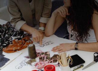 Lavoro e moda: storia e diritti di un’industria femminile e globale Lavoro e moda: storia e diritti di un’industria femminile e globale