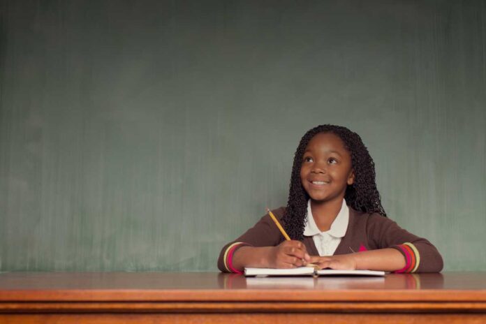 Poesia e educazione: incoraggiare la creatività nei giovani