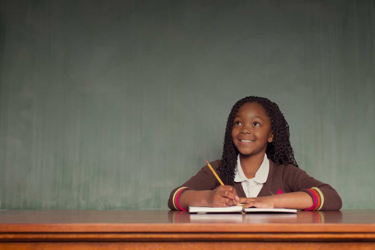 Scrittori e poeti Poesia e educazione: incoraggiare la creatività nei giovani