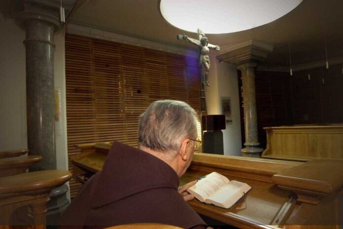 Comunità monastiche Il valore del silenzio nel contesto monastico: una forza interiore