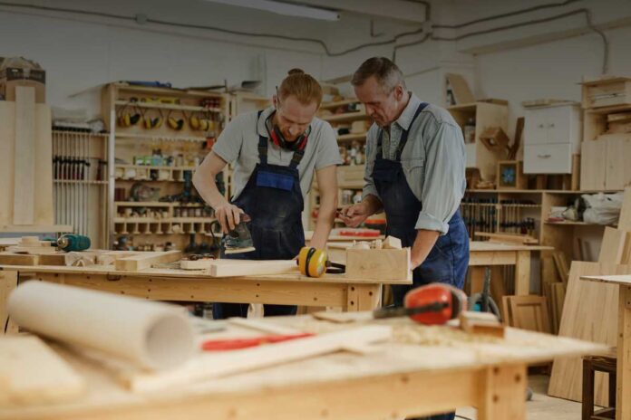 Le tecniche di finitura nella lavorazione del legno