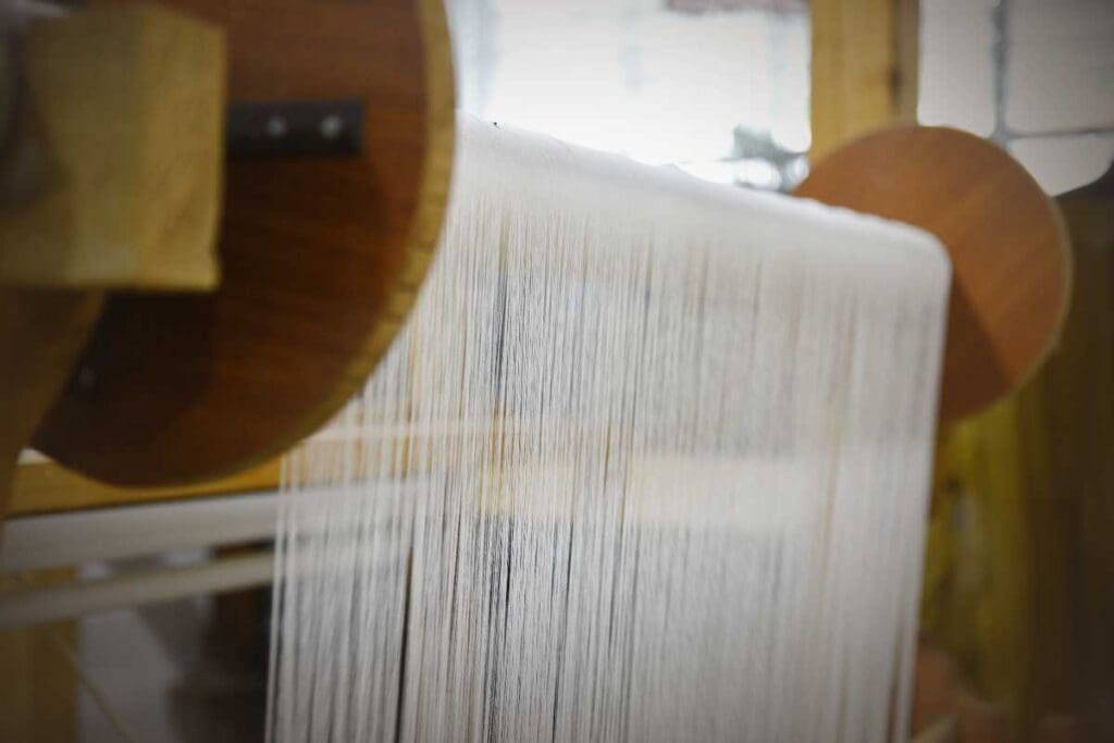 Telai tradizionali: un'arte antica che persiste